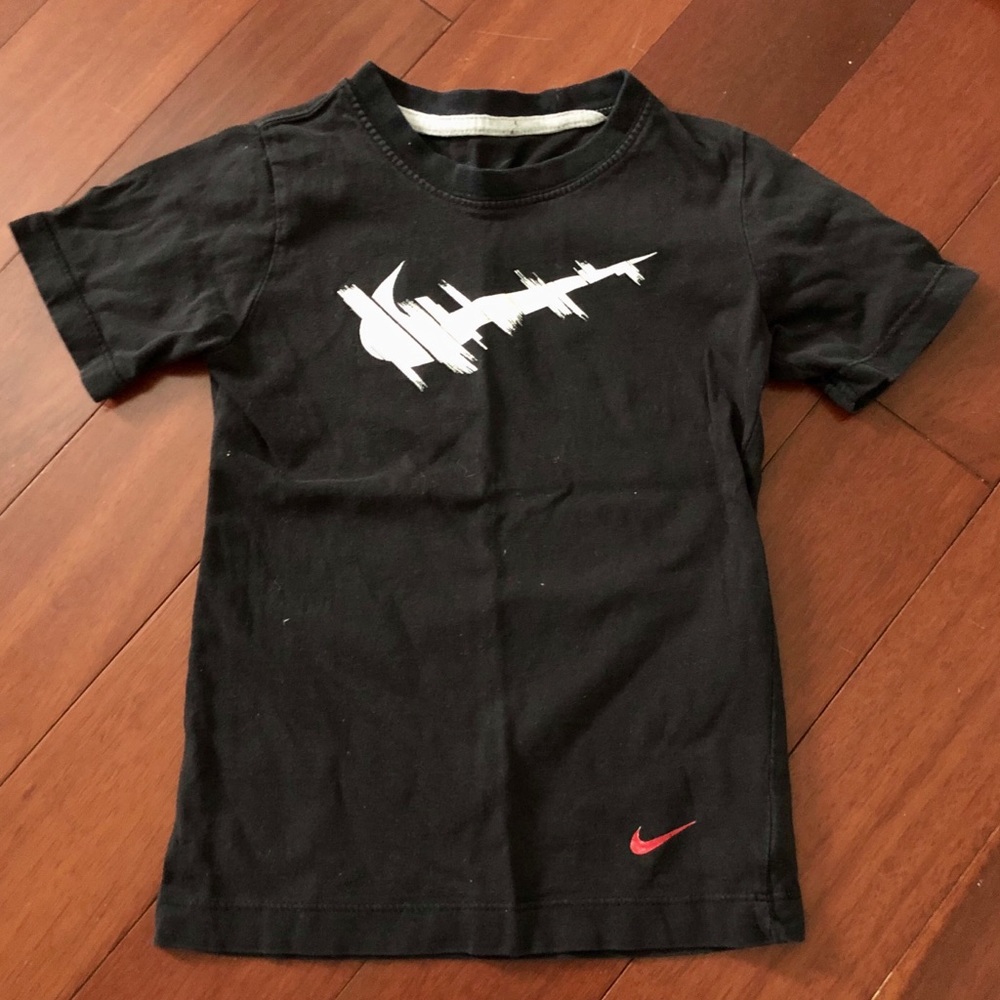 NIKE Graphic Tee. Size 4T